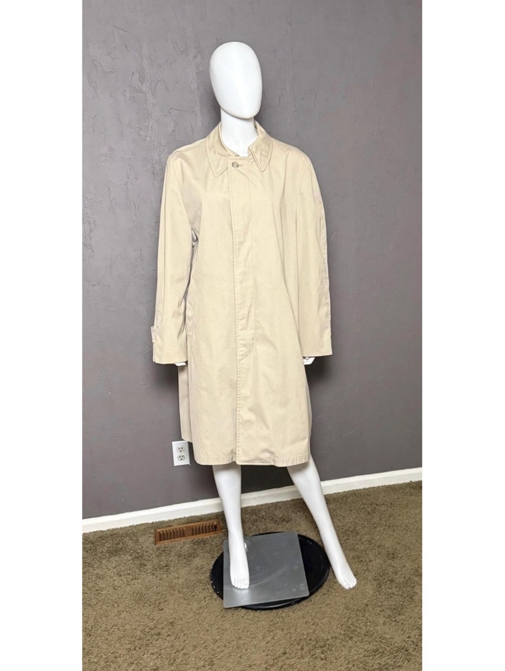 1970's Beige Trench Coat from London Fog size 40R